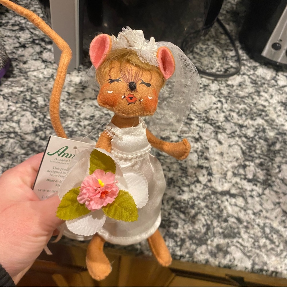 Annalee 6” Bride Mouse